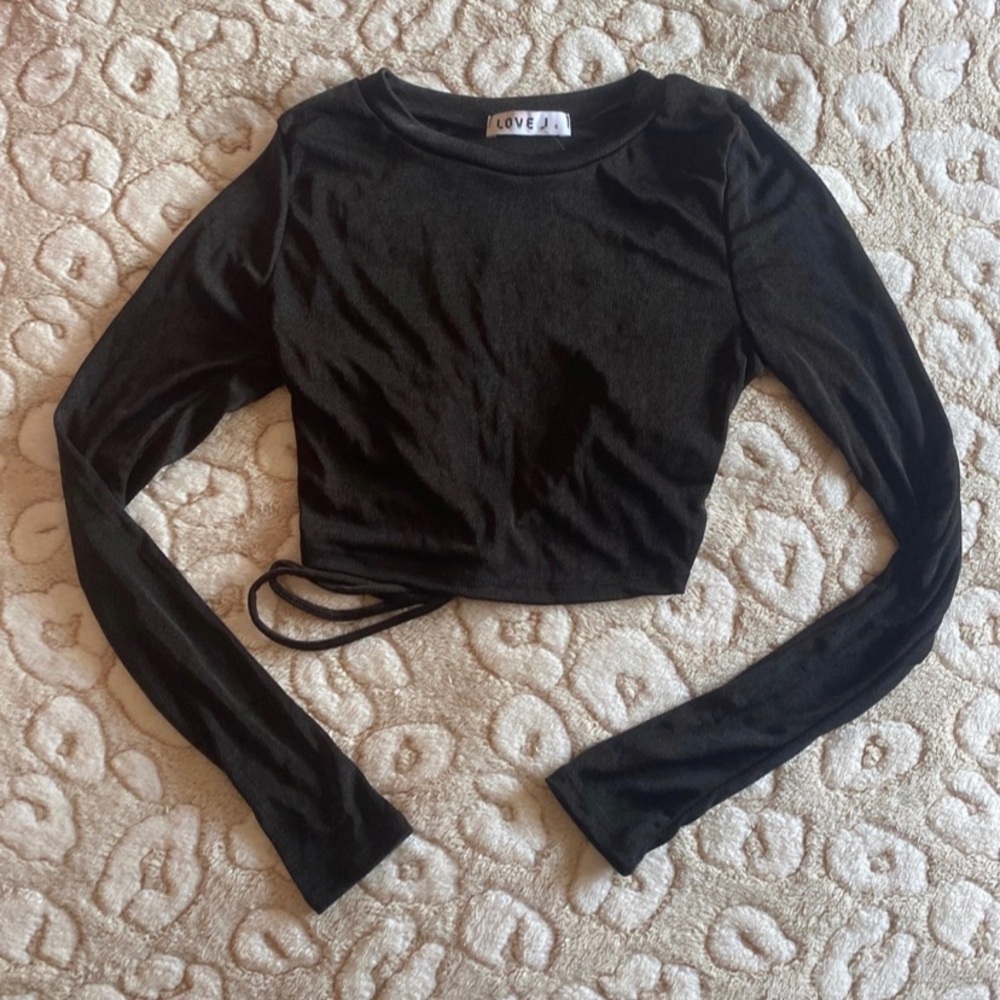 LOVE J. Black Long Sleeve Cropped Top
